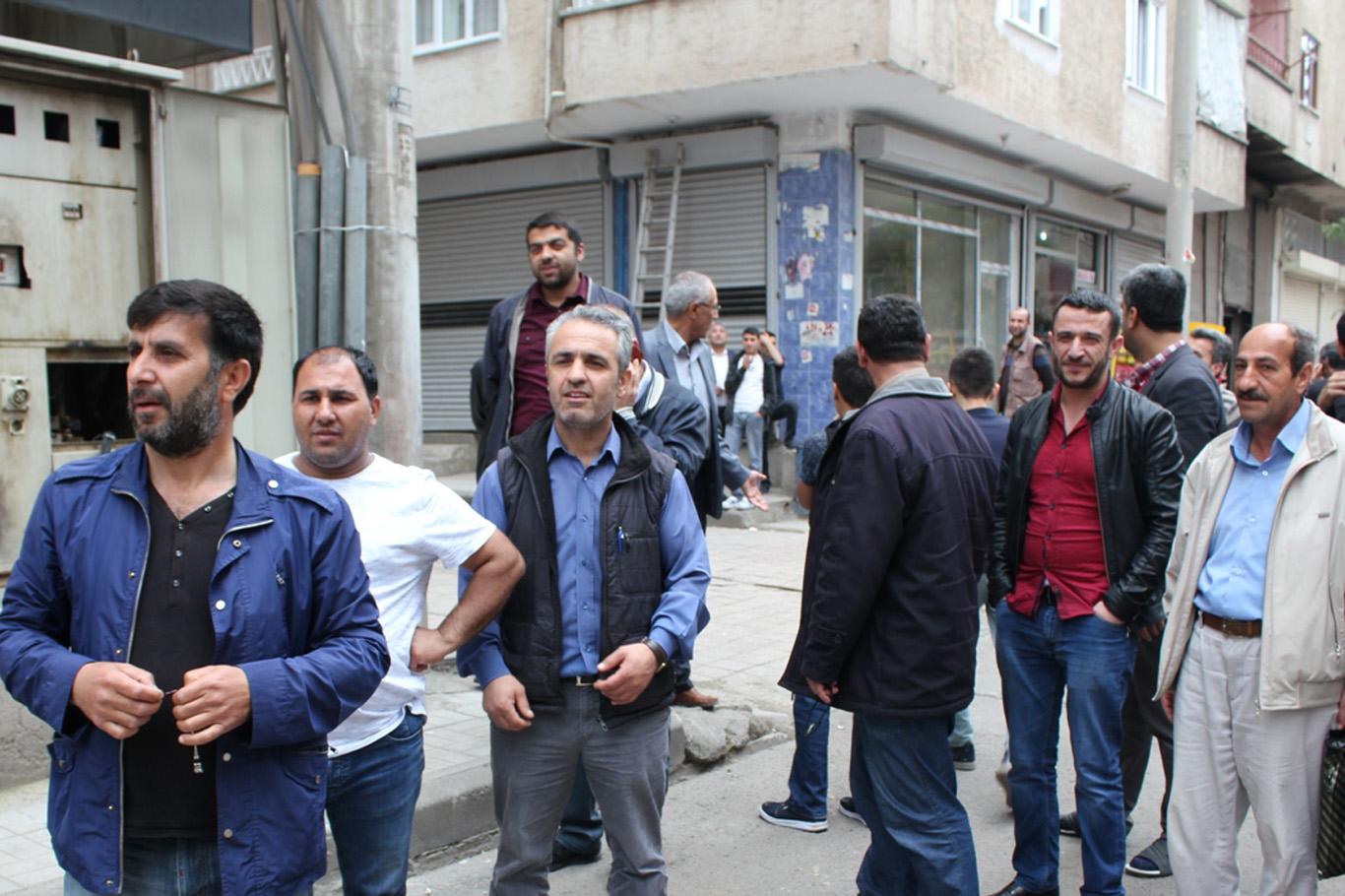 Diyarbakır'da elektrik kesintilerine tepki Diyarbakır'da elektrik kesintilerine tepki